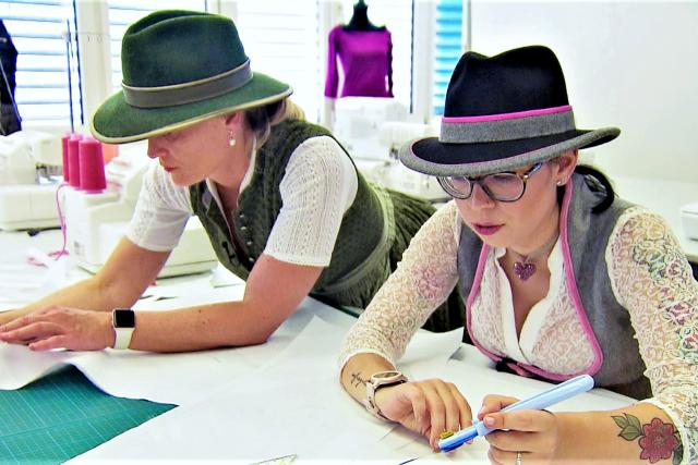 Jobtausch Staffel 9 Folge 1 Modedesign Deutschland Melanie Marling und Anne Mehler in St.Gallen: Zuschneiden der Schnittmuster 2020