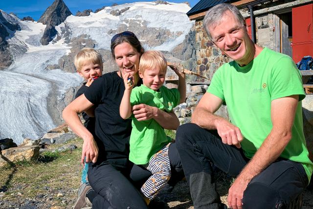 SRF bi de Lüt – Hüttengeschichten Staffel 10 Trifthütte im Kanton Bern auf 2520 müM: Familie Naue Nicole und Artur 