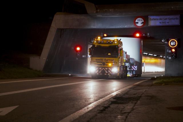 DOK Nacht in der Schweiz - Sommer Folge 2 Schwertransport-Konvoi durch den Gotthard 2020