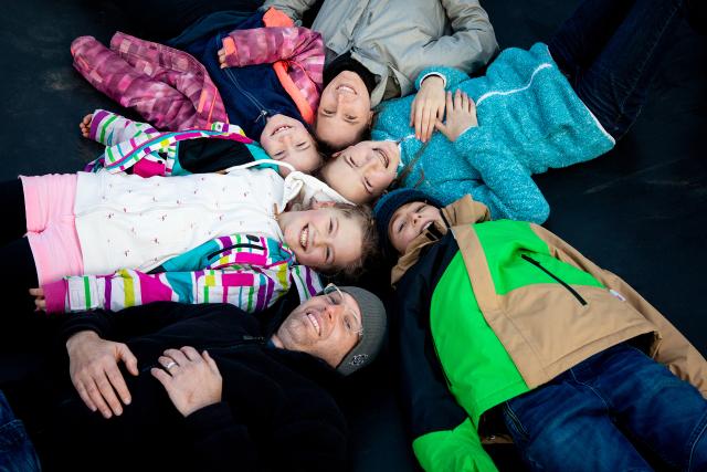 SRF bi de Lüt - Familiensache Familie Neck: Iris und Andi Neck mit Malin, Lars, Silja und Caja 2021