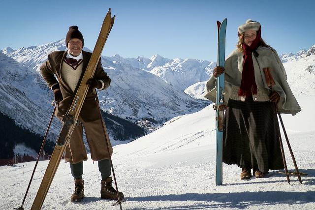 SRF bi de Lüt – Live: Die grosse Wintershow aus Andermatt UR Sendung vom 30.1.2021 Bernhard Russi und Heidi Zgraggen fahren in historischer Kleidung mit historischen Skis 2021 
