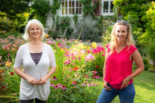 Hinter den Hecken Staffel 4 Folge 1 Karin Leuenberger und Nicole Berchtold im romantischen Stadtgarten 2021