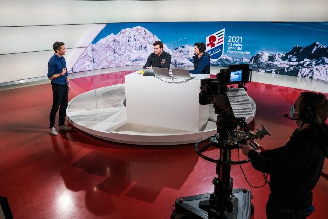 Ski-WM 2021 in Cortina d'Ampezzo Moderator Paddy Kälin, Marc Berthod, SRF-Experte Ski Alpin und Kommentator Stefan Hofmänner im Sport-Studio