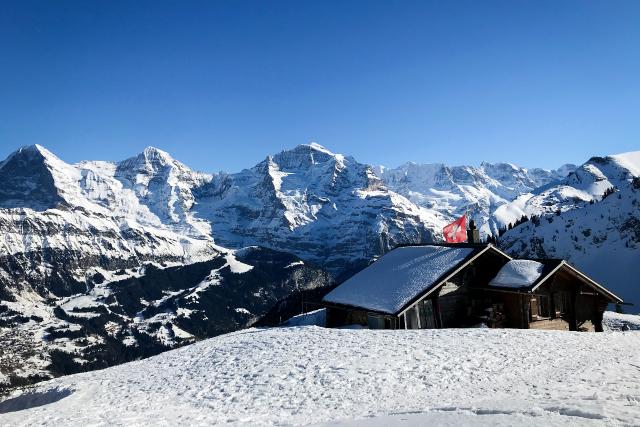 SRF bi de Lüt - Winter Hüttengeschichten Die Lobhornhütte mit Sicht auf Eiger, Mönch und Jungfrau 2021