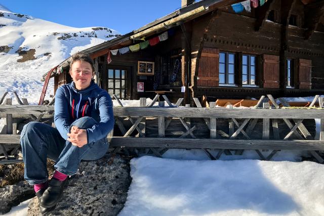 SRF bi de Lüt - Winter Hüttengeschichten Irène Beck Tamang, Hüttenwartin der Lobhornhütte 2021