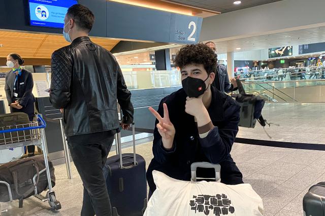 Eurovision Song Contest 2021 Gjons Tears kurz vor der Abreise am Flughafen Zürich