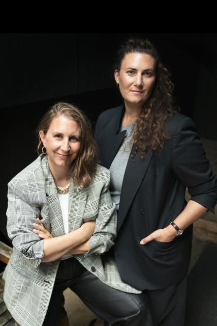 Martina Loepfe und Caterina Soldani Mit Caterina Soldani und Martina Loepfe prägen ab August 2021 zwei neue Styling Directors das Erscheinungsbild der Moderatorinnen und Moderatoren von SRF. 2021