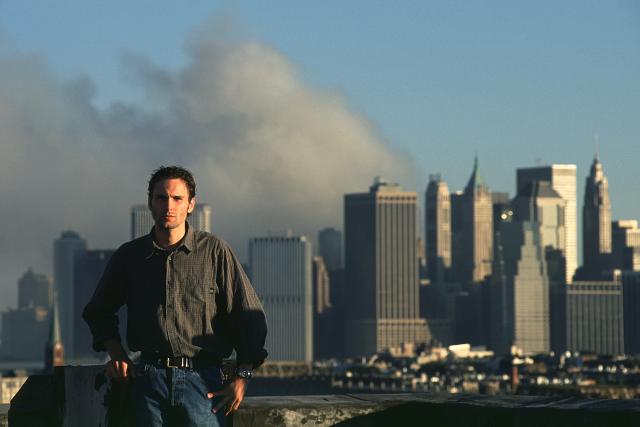 2001: SRF Podcast über den Herbst, den wir nie vergessen werden Adrian Mueller, Fotograf, auf dem Dach seiner Wohnung in New York am Tag danach.12.9.2021
