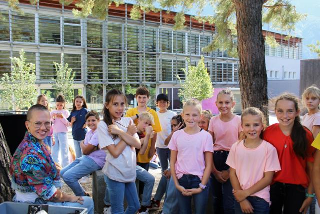 #SayHi!  – Kinder tanzen mit Stefanie Heinzmann gegen Mobbing 2021
