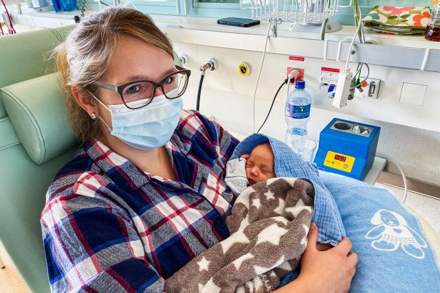 Mona mittendrin Auf der Neonatologie Jasmin Meier mit ihrem Sohn Nick. Er kam in der 33. Schwangerschaftswoche zur Welt.