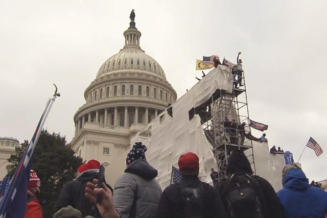 SRF DOK: Sturm aufs Kapitol – ein amerikanisches Trauma. Teilnehmer des Protests vor dem US-Kapitol