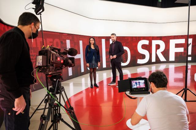 Hallo SRF! Tama Vakeesan und Mario Grossniklaus moderieren die TV-Sendung am 12. Januar 2022