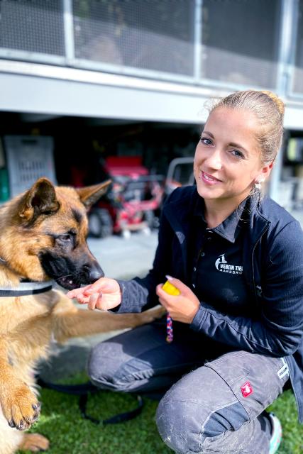 SRF bi de Lüt – Echte Tierhelden Tierpflegerin Lea Scheidegger mit Schäferhündin Alexa 2022