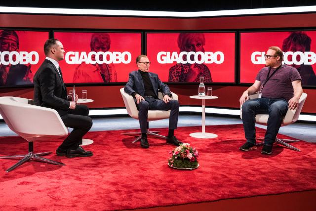 Giacobbo – 70. Geburtstag v.l. Dominic Deville (Moderator), Viktor Giacobbo und Comedian Dominique Müller