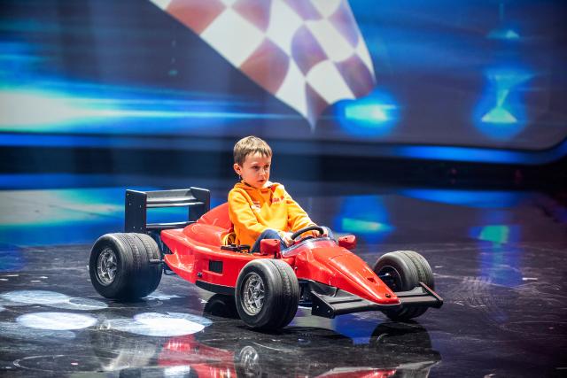 Klein gegen Gross Der siebenjährige Laurin aus Aesch ZH tritt in einer speziellen Wette gegen den ehemaligen österreichischen Formel-1-Fahrer Gerhard Berger an.