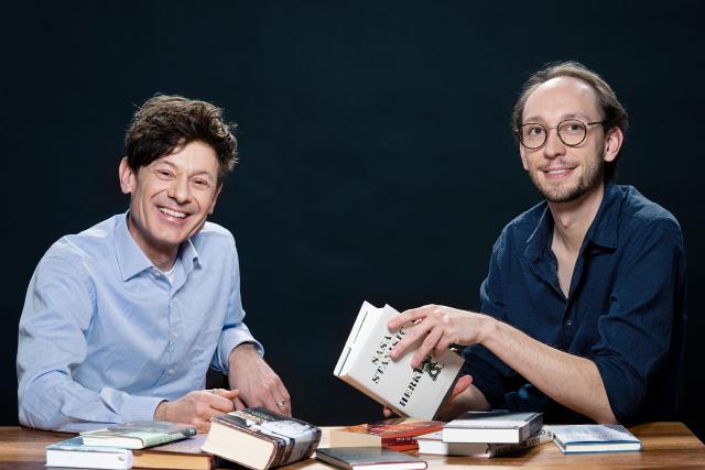 Literaturclub: Zwei mit Buch Die beiden Hosts, Felix Münger und Simon Leuthold 2022