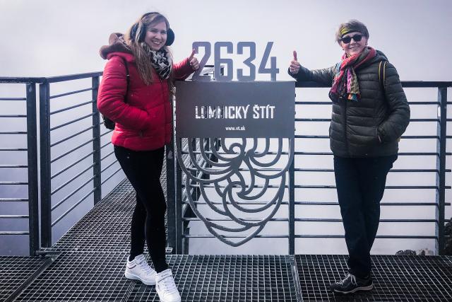 Meine fremde Heimat Miriam und Katarina auf dem Lomnický štít Berg, der dritthöchste Berg der Slowakei 2022
