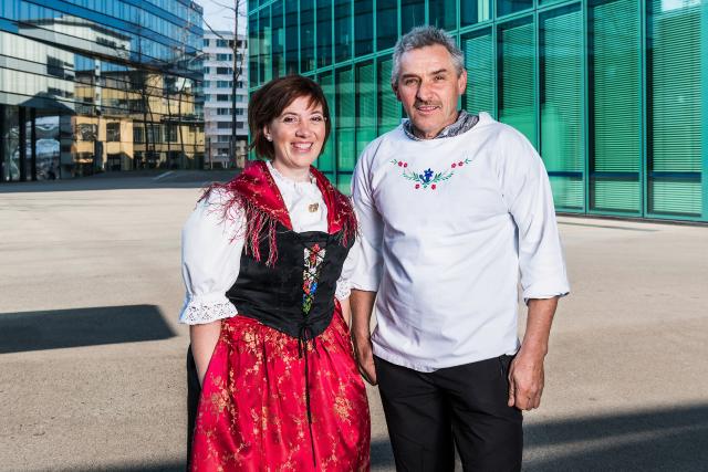 SRF bi de Lüt - Landfrauenküche Spezial: Frühlingsfest Theres und Meinrad Marty aus Bürglen UR 2022