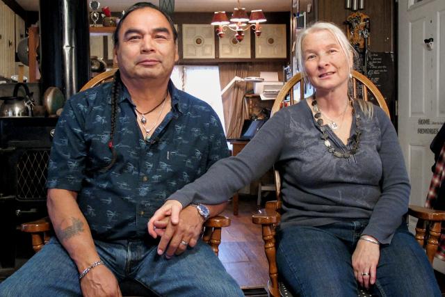Hin und weg Schweizer Liebesgeschichten aus aller Welt Staffel 5 Folge 1 Brigitte und Jay Howard lebten jahrelang in einem Mobilhome in Montana. 2022