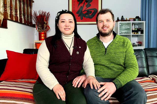 Hin und weg Schweizer Liebesgeschichten aus aller Welt Staffel 5 Folge 1 Mathias und Sharon Manser zuhause in Wuxi 2022