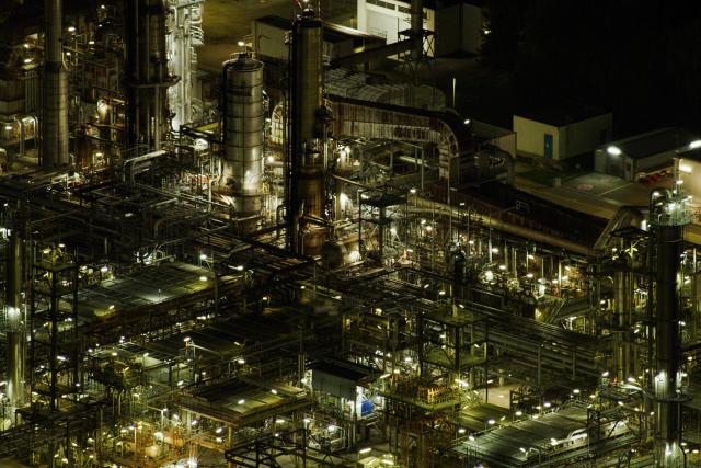 DOK Nacht in der Schweiz - Herbst Folge 3 Die Raffinerie Cressier ist die einzige Erdölraffinerie in der Schweiz und produziert etwa ein Viertel aller Mineralölprodukte des Landes 2020