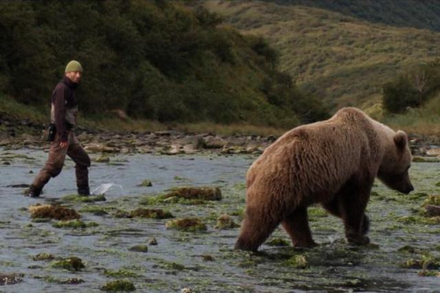SRF DOK: Der Bär in mir David Bittner kennt den Umgang mit Bären