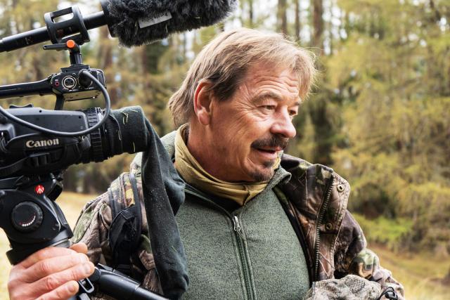 Wild - Jäger & Sammler Der ehemalige Wilderer Urs Biffiger hat das Gewehr gegen die Kamera getauscht und im Tierfilmen seine grosse Leidenschaft entdeckt.