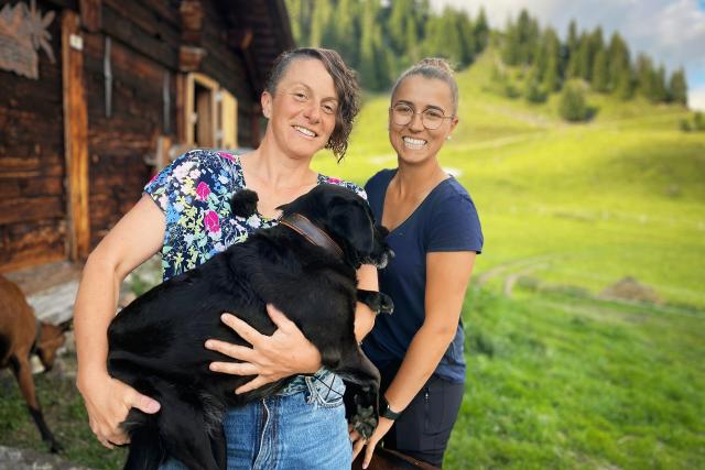 SRF bi de Lüt – Z'Alp Staffel 3 Martina Haller und Viki Würtinger auf der Alp Steessiboden BE (Grindelwald) 2022