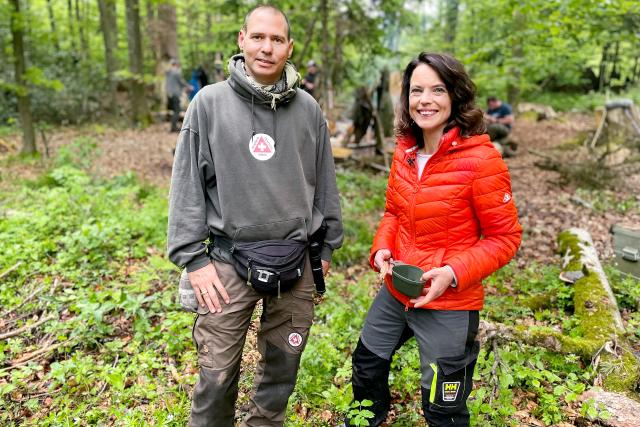 Mona mittendrin Im Survival-Training Mona Vetsch mit Survival-Trainer Gion Saluz
