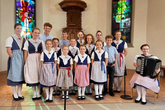 Die Thurgauer Jodelspatzen mit Akkordeonbegleitung Ladina Jud: Der Auftritt hat in der Schlosskirche Bürglen TG stattgefunden