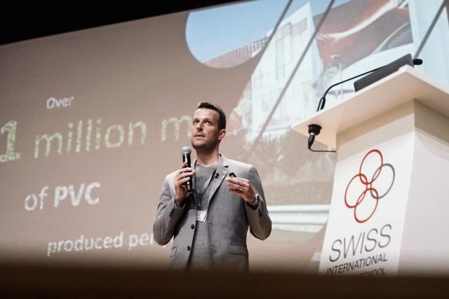 SRF DOK-SerieAbenteuer am GolfFolge 3Der Tessiner Unternehmer Matteo Boffa hält einen Vortrag an der Swiss International Scientific School in Dubai.2022Copyright: SRF