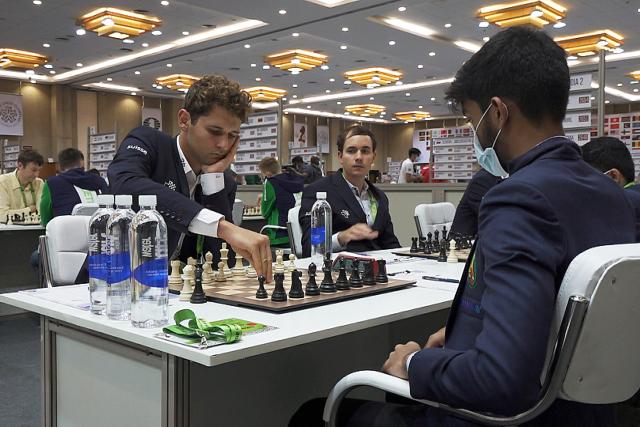 ReporterNico und das Spiel der KönigeSchach-Grossmeister Nico Georgiadis spielt gegen einen der stärksten Gegner des Turniers.Copyright: SRF