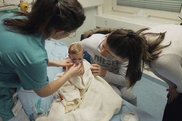 ReporterSpätschicht im Kinderspital – Notaufnahme am AnschlagMädchen mit Atemproblemen im Kispi St.GallenCopyright: SRF