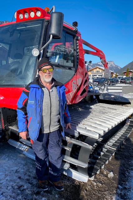 Mona mittendrinIm gefährdeten SkigebietOskar Wyss ist auf der Grimmialp für das Technische zuständig.2023Copyright: SRF