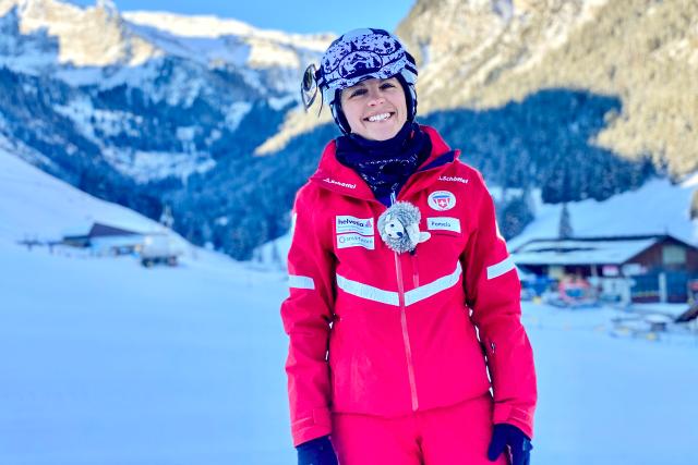Mona mittendrinIm gefährdeten SkigebietPamela Ulmann ist die Leiterin der Schneesportschule Grimmialp.2023Copyright: SRF
