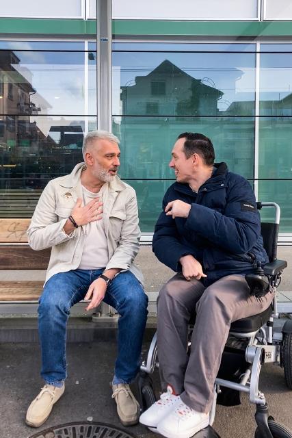 Arena zur Behinderten-SessionIslam Alijaj mit Sandro BrotzIslam Alijaj ist Projektleiter und Behindertenrechtsaktivist. Er ist Gemeinderat der Stadt Zürich (SP) und kandidiert für den Nationalrat.2023Copyright: SRF