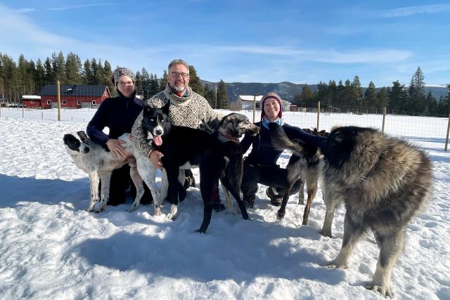 ReporterSchlittenhunde statt Finanz-Karriere – Ein Ex-Banker in NorwegenAndreas mit Freundin Petra und Tochter SirinCopyright: SRF