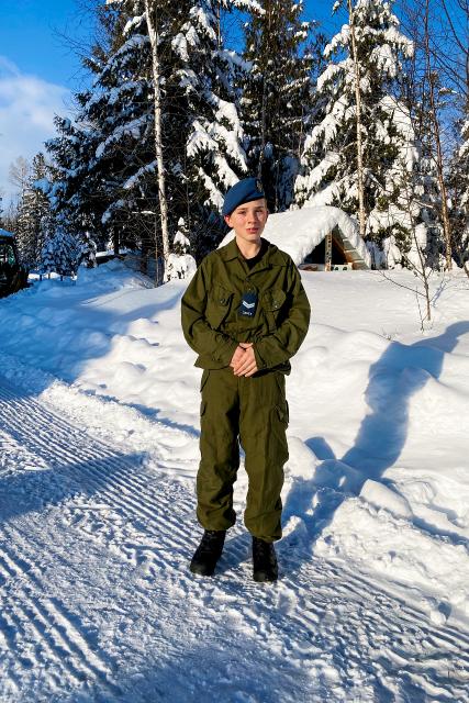Auf und davon Schweizer Auswanderer – Wiedersehen in KanadaFolge 4Der 12jährige Gion lernt beim kanadischen Jugendmilitär fliegen.2023Copyright: SRF