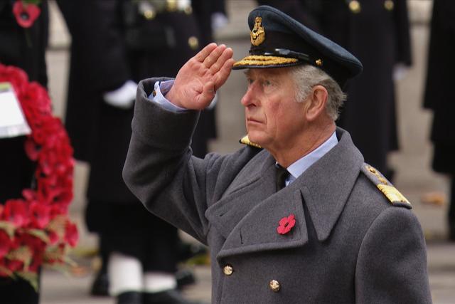 SRF DOKGeboren, um König zu seinKönig Charles: Alle Mitglieder der britischen Armee sind dem König zur Loyalität verpflichtet.Copyright: SRF/BBC