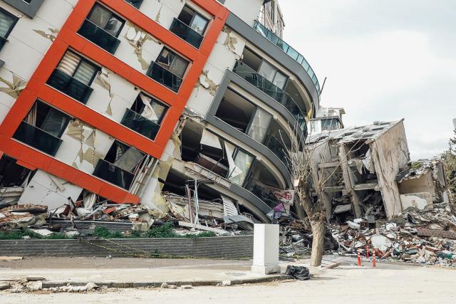 EinsteinRisiko Erdbeben: Wie sicher sind Schweizer Bauten?Statisches Versagen beim schweren Erdbeben in Antakya, Türkei.Copyright: SRF/Jörg Niggli