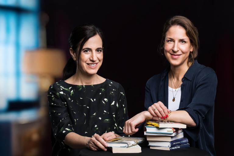 Jennifer Khakshouri und Laura de WeckModeratorinnen Literaturclub2023Copyright: SRF/Gian Vaitl