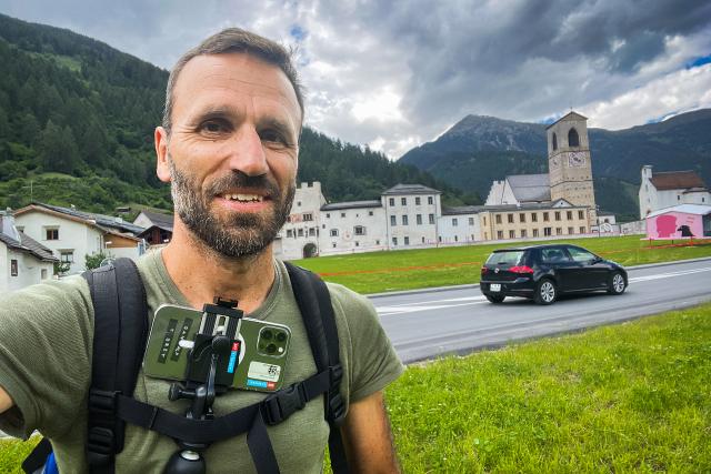 Schweiz aktuell-Sommerserie: Rusch reist durch die Schweiz – ohne Geld Staffel 2 Im Kloster Müstair arbeitete Matthias Rusch, um sich ein Picknick zu verdienen für die abschliessende Bergtour zum östlichsten Punkt der Schweiz. 2023Copyright: SRF