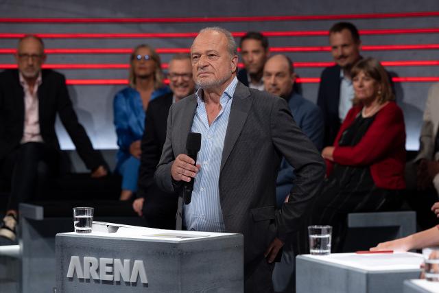 30 Jahre Arena – Jubiläumssendung30.6.2023Der erste Arena-Moderator, Filippo Leutenegger, bei einer Ansage im StudioCopyright: SRF/Gian Vaitl