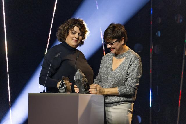 Swiss Comedy Awards! 2023Gewinnerin Kategorie «Solo»  Lautatorin Patti Basler und Gewinnerin Regula Esposito (Kunstfigur Helga Schneider)Copyright: SRF/Gian Vaitl