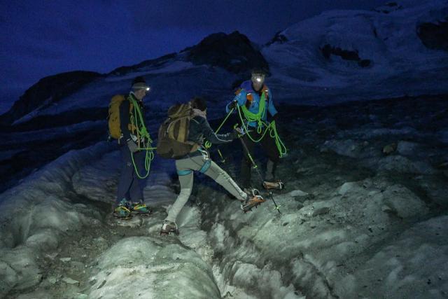 Hoch hinausDie blinde Bergsteigerin – Der Traum von GipfelStart zur Tour ist um drei Uhr morgens2023Copyright: SRF