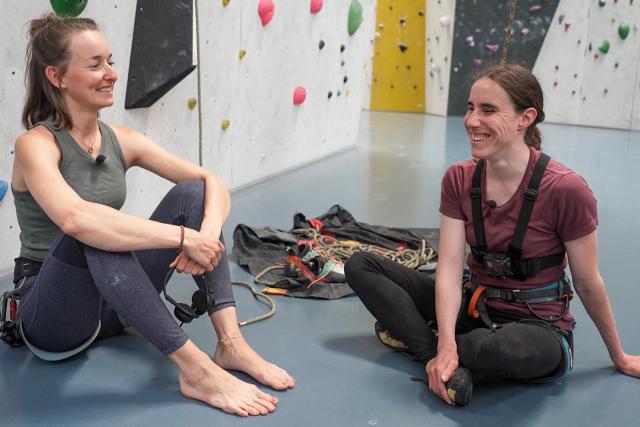 Hoch hinausDie blinde Bergsteigerin – Der Traum von GipfelMit Freundin Delia Bless trainiert Laila Grillo regelmässig in der Kletterhalle.2023Copyright: SRF