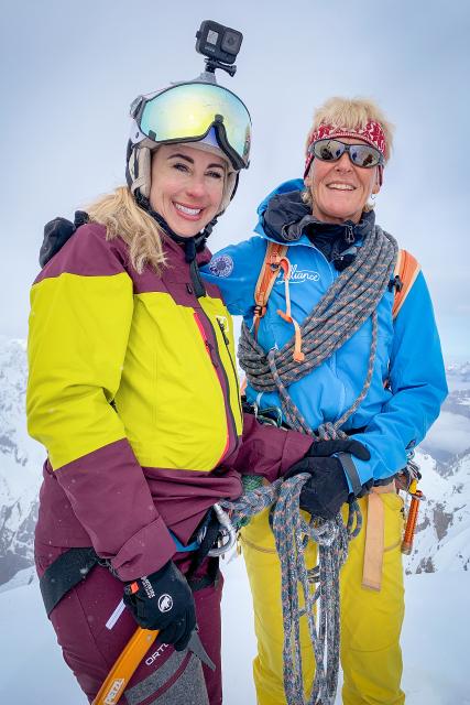 SRF bi de Lüt – Winterhüttengeschichten SpezialAbenteuer SkitourNicole Berchtold auf ihrem ersten 3000er,dem Vorder Tierberg, zusammen mit Bergführerin Käthi Flühmann 2023Copyright: SRF