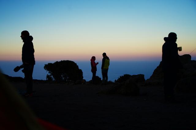SRF DOKAbenteuer Kilimandscharo – Auf Expedition in TansaniaFolge 1In der Abenddämmerung: Übernachten im Camp am Kilimandscharo.2023Copyright: SRF