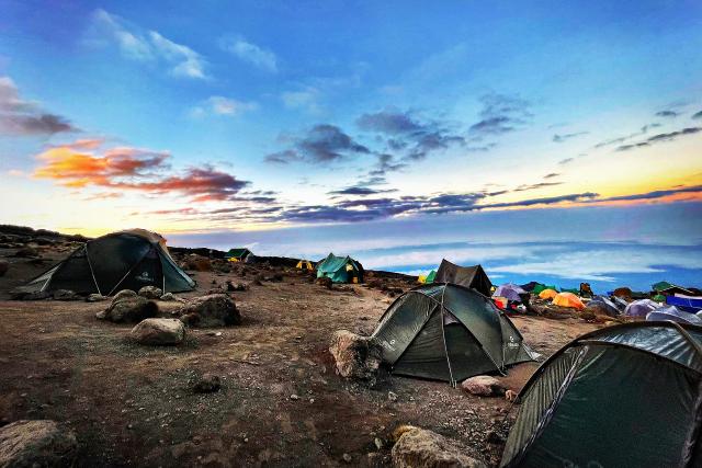SRF DOKAbenteuer Kilimandscharo – Auf Expedition in TansaniaFolge 2Morgenstimmung im Camp am Kilimandscharo2023Copyright: SRF