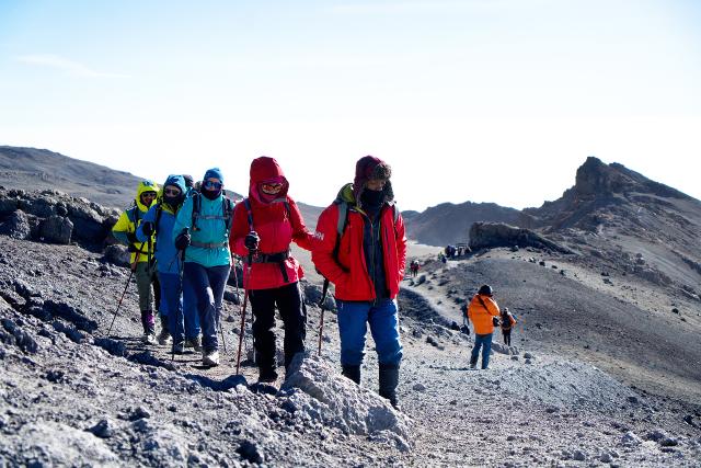 SRF DOKAbenteuer Kilimandscharo – Auf Expedition in TansaniaFolge 3Stetig bergauf: Trekking auf den Kilimandscharo2023Copyright: SRF